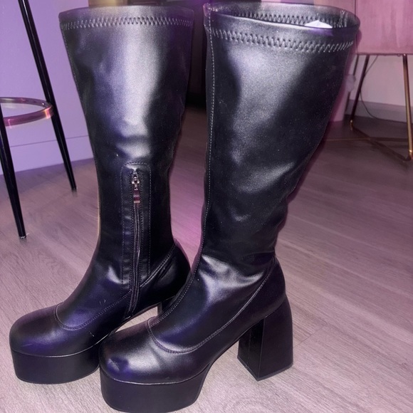 Black Platform Boots - Picture 2 of 13